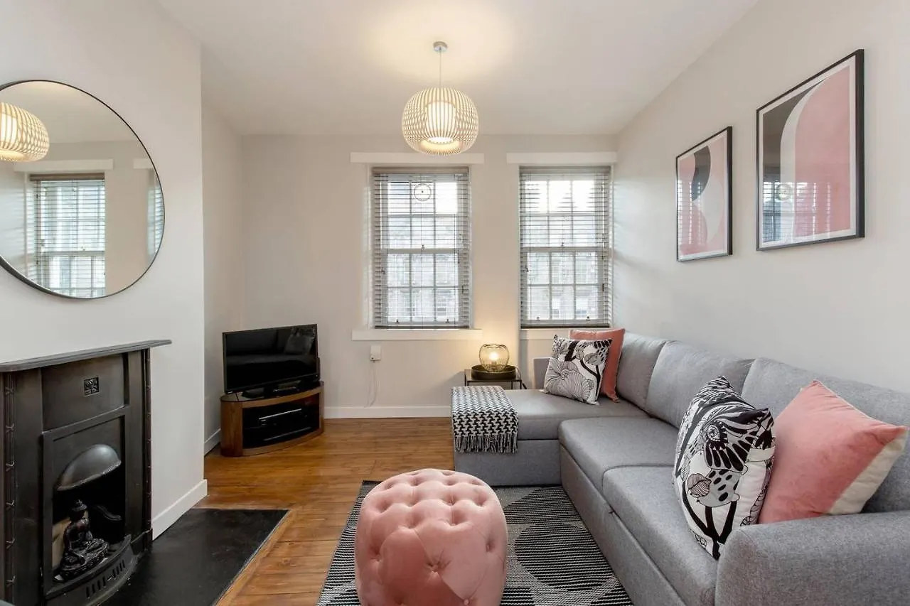 Altido Unique & Stylish Grassmarket Apt - Close To Castle Edimburgo